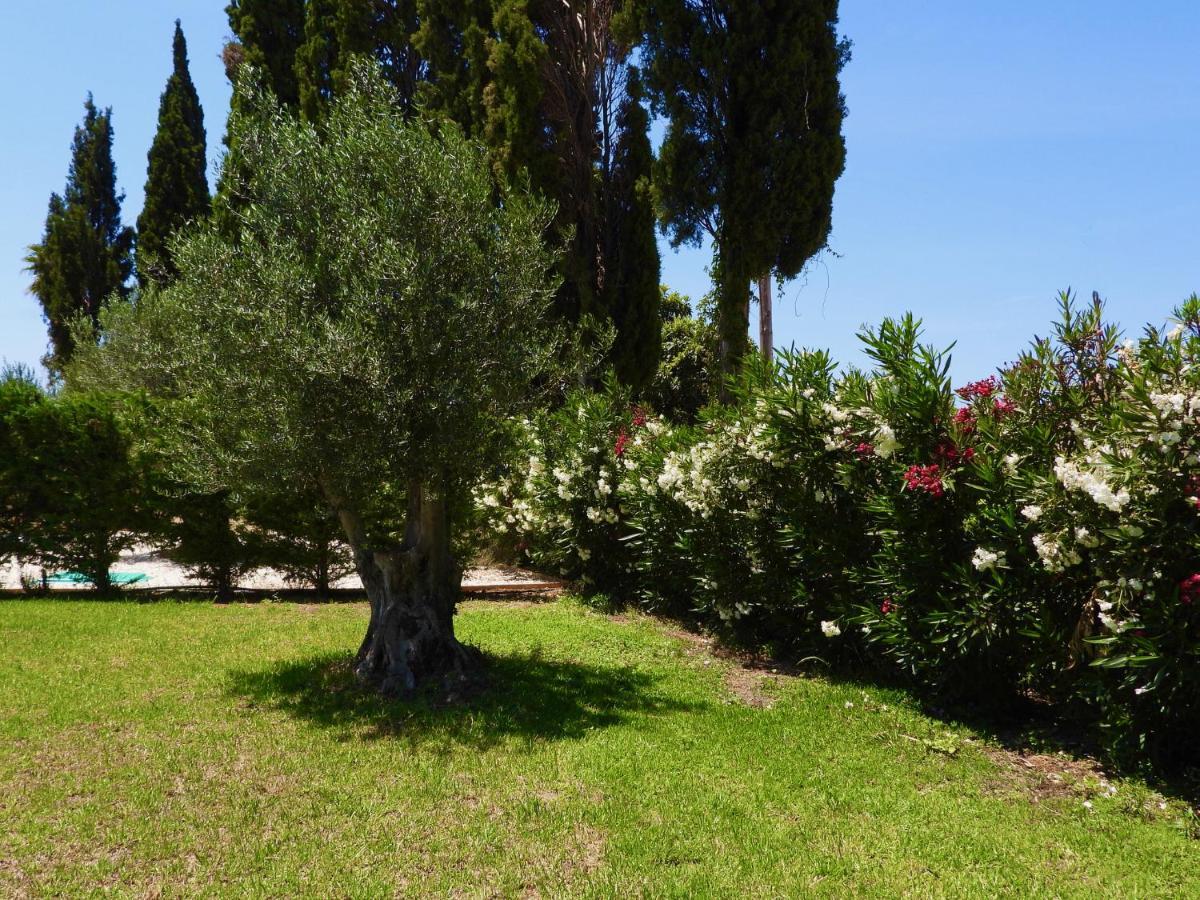 Cypress Garden Villas Свороната Екстериор снимка